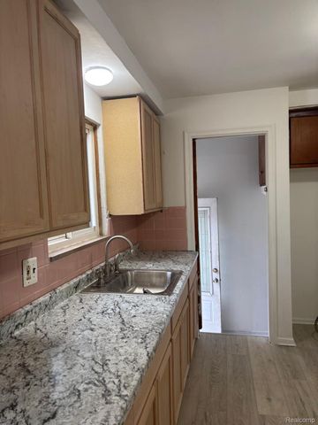 7140 Iowa Street, Hamtramck, MI 48212