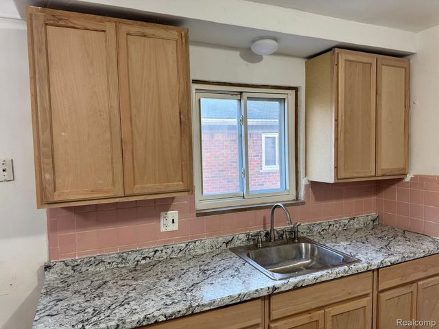 7140 Iowa Street, Hamtramck, MI 48212