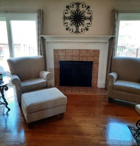 10690 Oxbow Heights Drive, White Lake, MI 48386