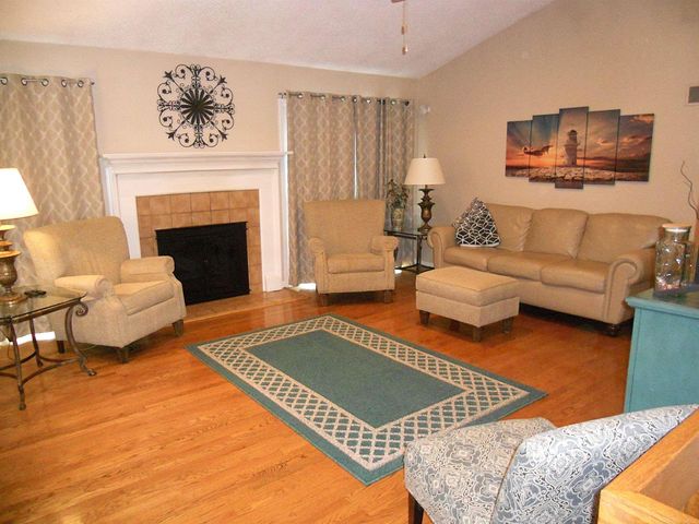 10690 Oxbow Heights Drive, White Lake, MI 48386