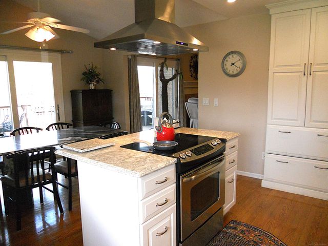 10690 Oxbow Heights Drive, White Lake, MI 48386