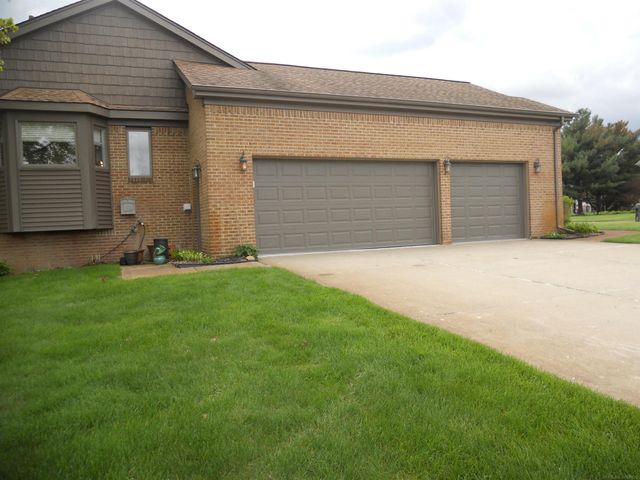 10690 Oxbow Heights Drive, White Lake, MI 48386