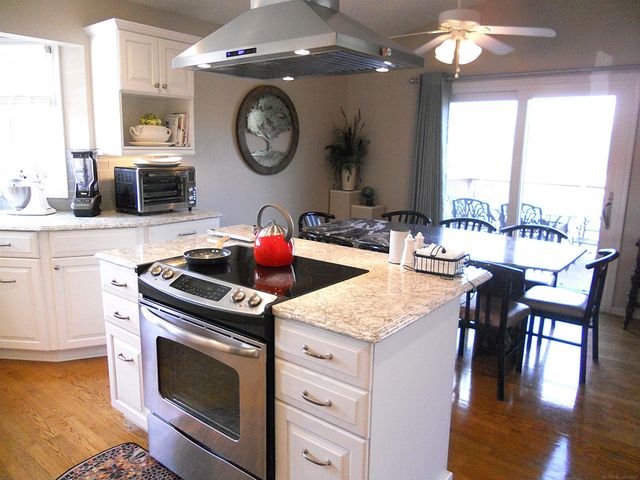 10690 Oxbow Heights Drive, White Lake, MI 48386