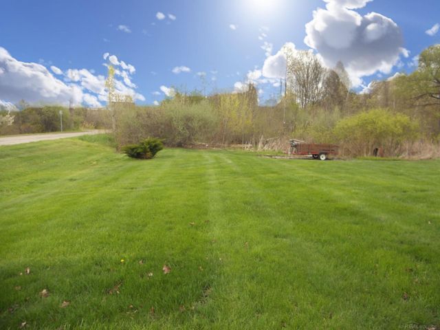 10690 Oxbow Heights Drive, White Lake, MI 48386