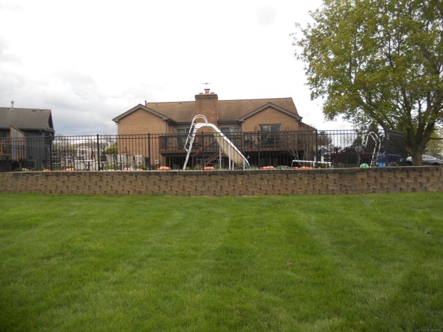 10690 Oxbow Heights Drive, White Lake, MI 48386