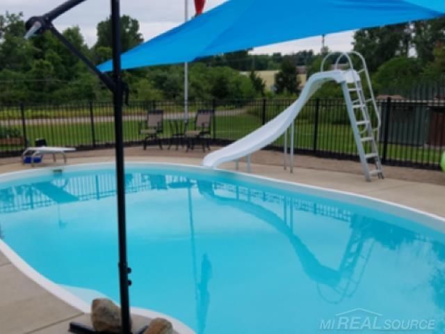 10690 Oxbow Heights Drive, White Lake, MI 48386