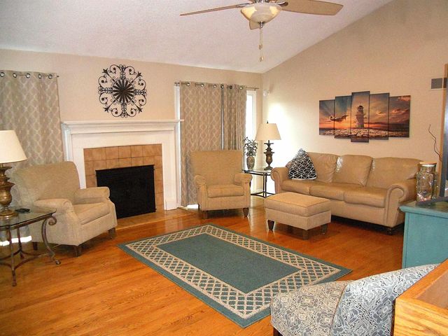 10690 Oxbow Heights Drive, White Lake, MI 48386