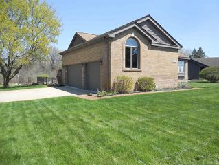 10690 Oxbow Heights Drive, White Lake, MI 48386