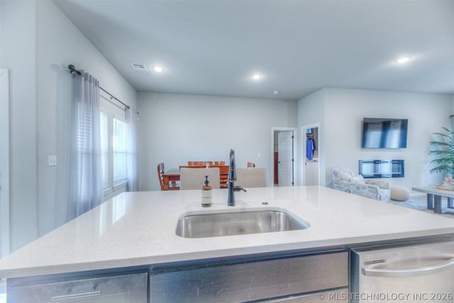 1422 E 149th Place S, Glenpool, OK 74008