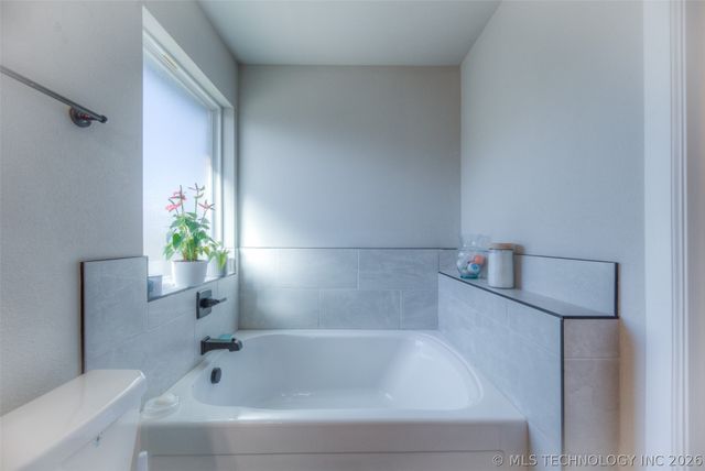 1422 E 149th Place S, Glenpool, OK 74008