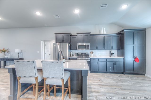 1422 E 149th Place S, Glenpool, OK 74008