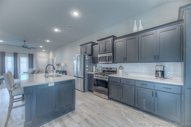 1422 E 149th Place S, Glenpool, OK 74008