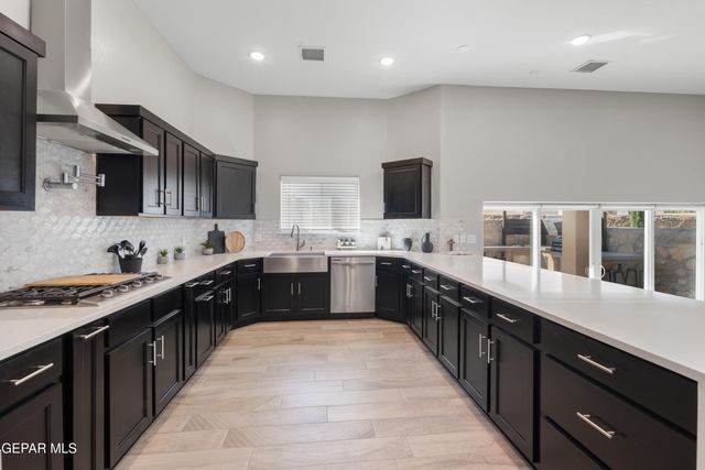 621 La Entrada Circle, Santa Teresa, NM 88008
