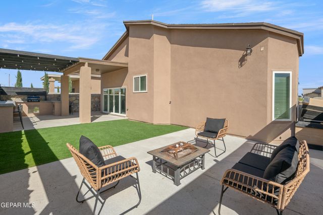 621 La Entrada Circle, Santa Teresa, NM 88008