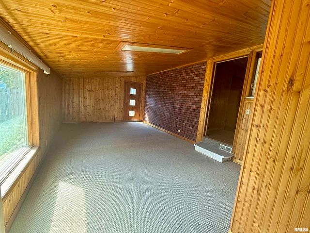 315 S JACKSON Street, Rushville, IL 62681