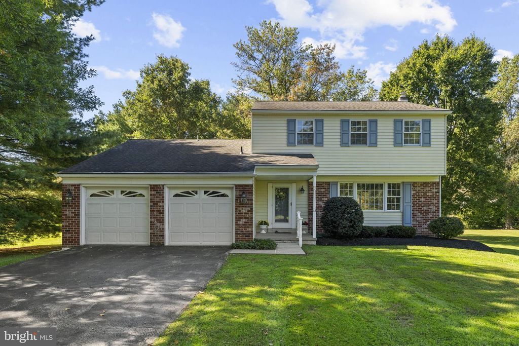 869 LAUREL LN, HARLEYSVILLE, PA 19438 — exterior