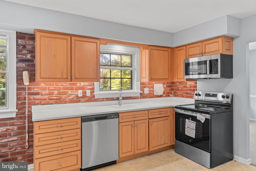 869 LAUREL LN, HARLEYSVILLE, PA 19438 — photo 3