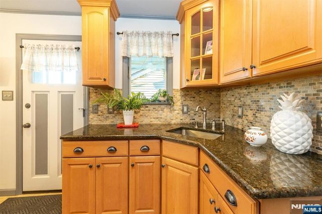 27 Gillespie Road, Bloomfield, NJ 07003