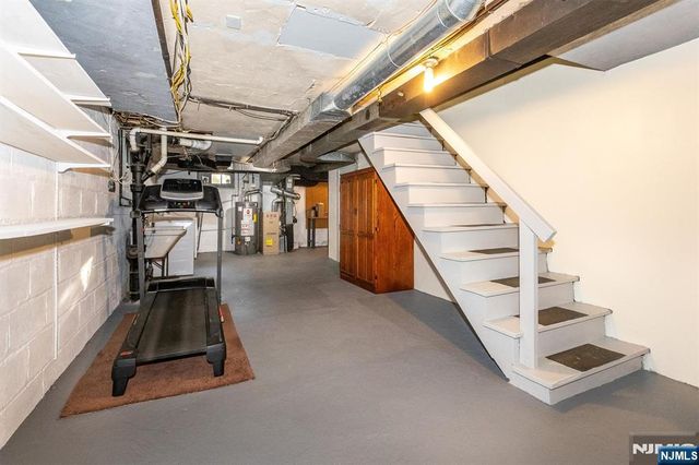 27 Gillespie Road, Bloomfield, NJ 07003