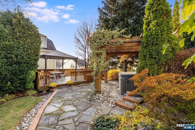 27 Gillespie Road, Bloomfield, NJ 07003