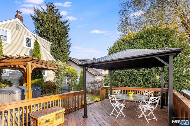 27 Gillespie Road, Bloomfield, NJ 07003