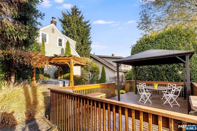 27 Gillespie Road, Bloomfield, NJ 07003