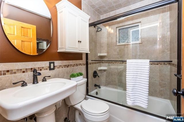 27 Gillespie Road, Bloomfield, NJ 07003