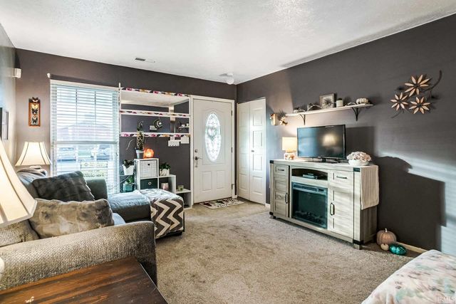 812 Berkley Circle, Mishawaka, IN 46544