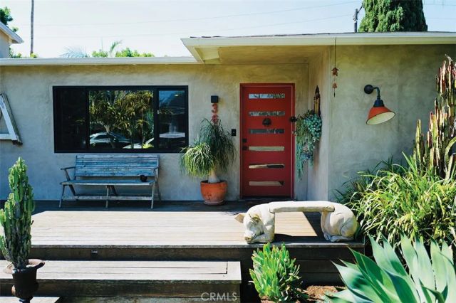 363 La Perle Lane, Costa Mesa, CA 92627