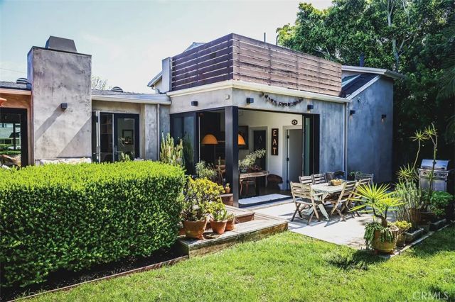 363 La Perle Lane, Costa Mesa, CA 92627