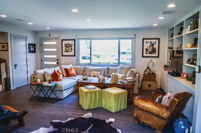 363 La Perle Lane, Costa Mesa, CA 92627