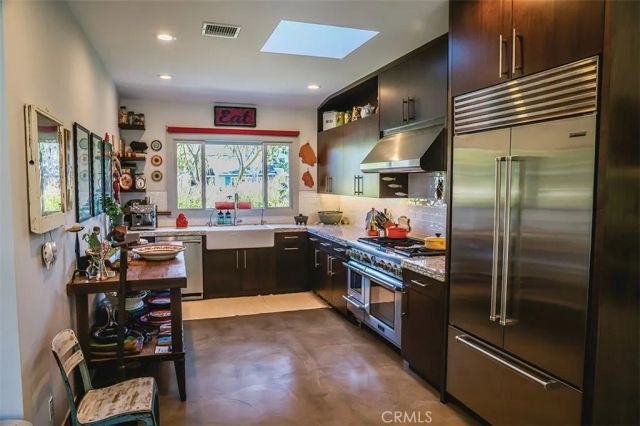 363 La Perle Lane, Costa Mesa, CA 92627