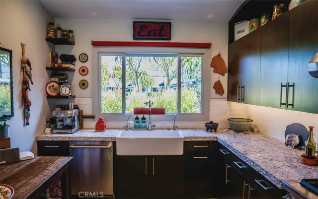 363 La Perle Lane, Costa Mesa, CA 92627