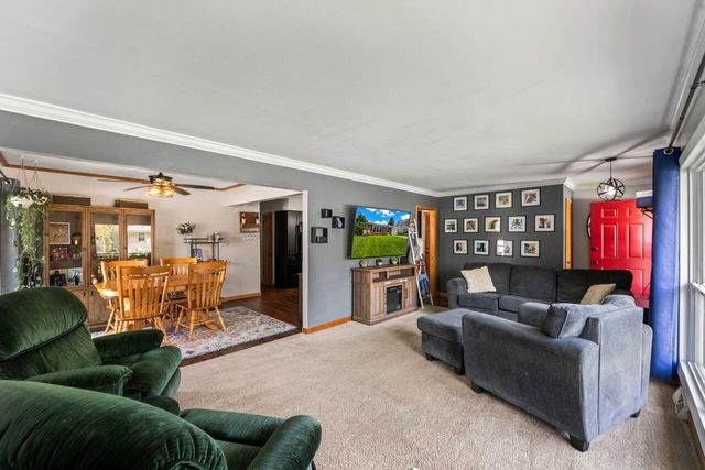 2033 Empire DRIVE, Waukesha, WI 53186