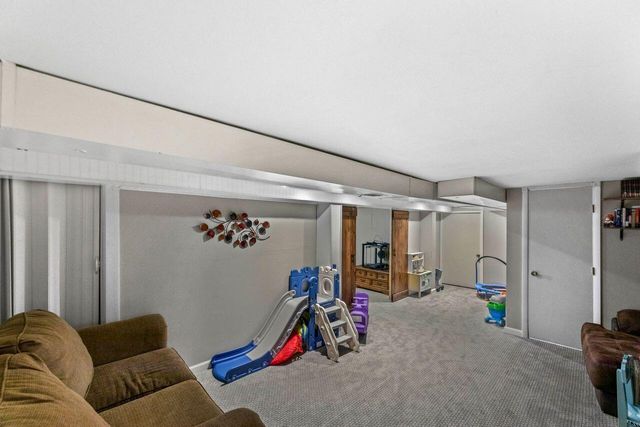2033 Empire DRIVE, Waukesha, WI 53186
