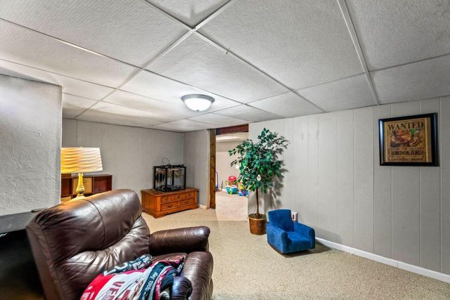 2033 Empire DRIVE, Waukesha, WI 53186