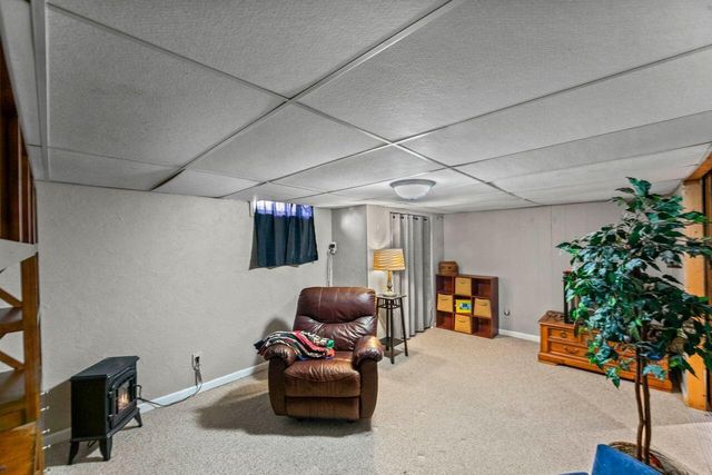 2033 Empire DRIVE, Waukesha, WI 53186