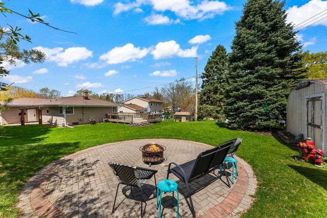2033 Empire DRIVE, Waukesha, WI 53186