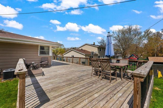 2033 Empire DRIVE, Waukesha, WI 53186