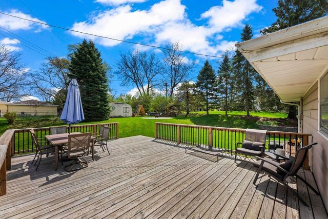 2033 Empire DRIVE, Waukesha, WI 53186