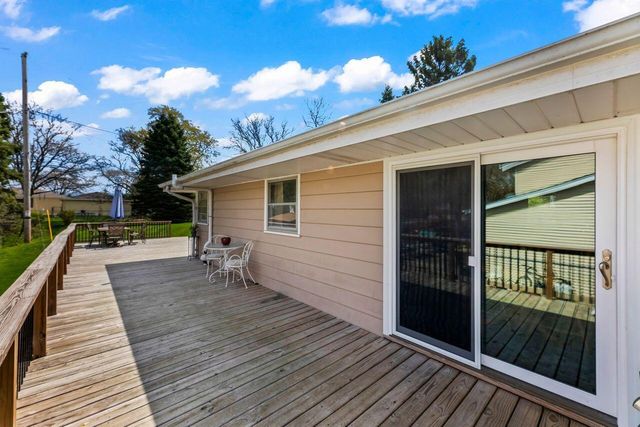 2033 Empire DRIVE, Waukesha, WI 53186