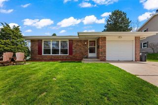 2033 Empire DRIVE, Waukesha, WI 53186