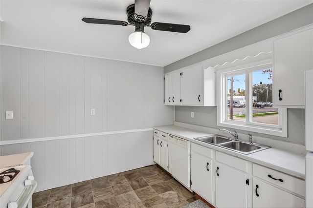 965 S Sheridan Drive, Muskegon, MI 49442