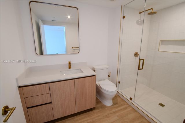 90 NE 32 824, Miami, FL 33137