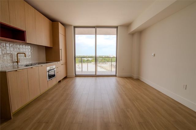 90 NE 32 824, Miami, FL 33137