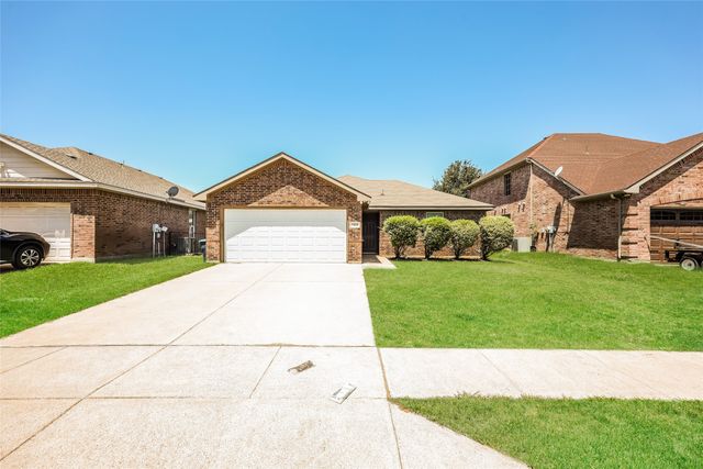 7660 Hollow Forest Drive, Fort Worth, TX 76123