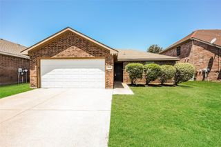 7660 Hollow Forest Drive, Fort Worth, TX 76123