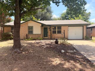 825 Bryan Drive, Bedford, TX 76022