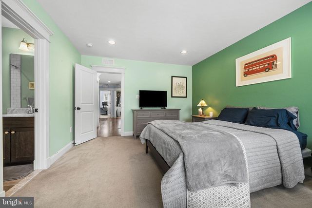 1203B LINCOLN AVE, Falls Church, VA 22046