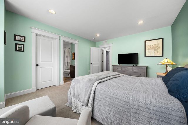 1203B LINCOLN AVE, Falls Church, VA 22046